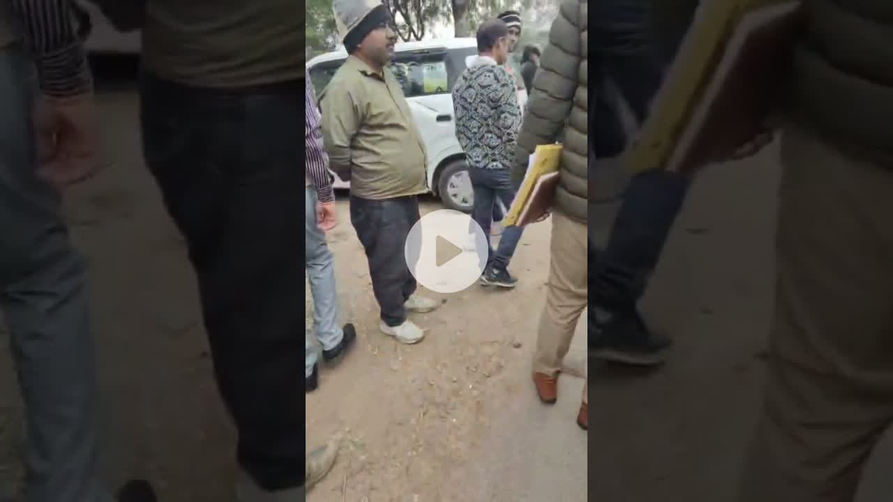 आगरा : बाह के कस्बा जरार में अज्ञात वाहन ने बाइक को मारी टक्कर, तीन घायल, आगरा रेफर#जरार #बाह #आगरा
