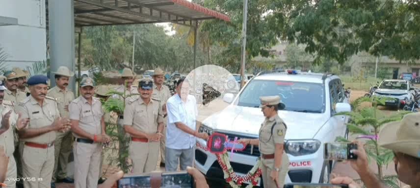 ಹೊನ್ನಾಳ್ಳಿ: ಹೊನ್ನಾಳಿ ಪೊಲೀಸ್ ಠಾಣೆಗೆ ನೂತನ ವಾಹನ: ಪಟ್ಟಣದಲ್ಲಿ ಕೀ ಹಸ್ತಾಂತರಿಸಿದ ಶಾಸಕ ಶಾಂತನಗೌಡ