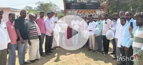 లింగాల: లింగాల మండల కేంద్రంలో మత్స్య సహకార సంఘాలకు చేప పిల్లల పంపిణీ