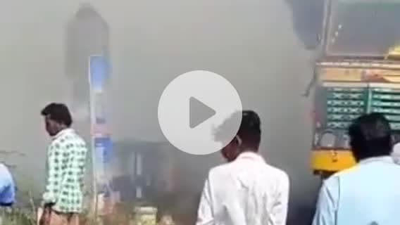 పామర్రు: మర్రివాడ వద్ద అగ్ని ప్రమాదం.. వరిగడ్డి లారీ దగ్ధం