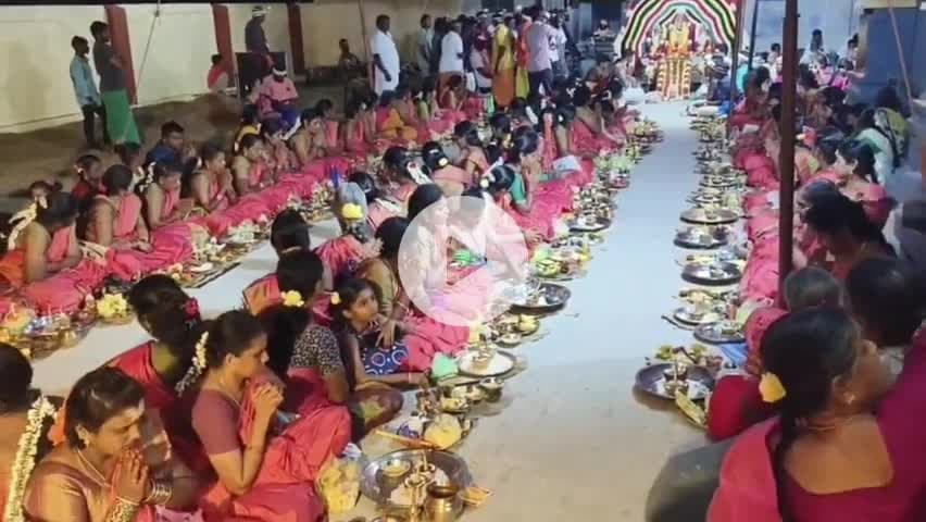 செங்கம்: புதுப்பாளையம் பகுதியில் முருகன் கோயிலில் ஐயப்பன் உத்தர பெண்கள் தேங்காயில் தீபம் ஏற்றி வேண்டுதல்