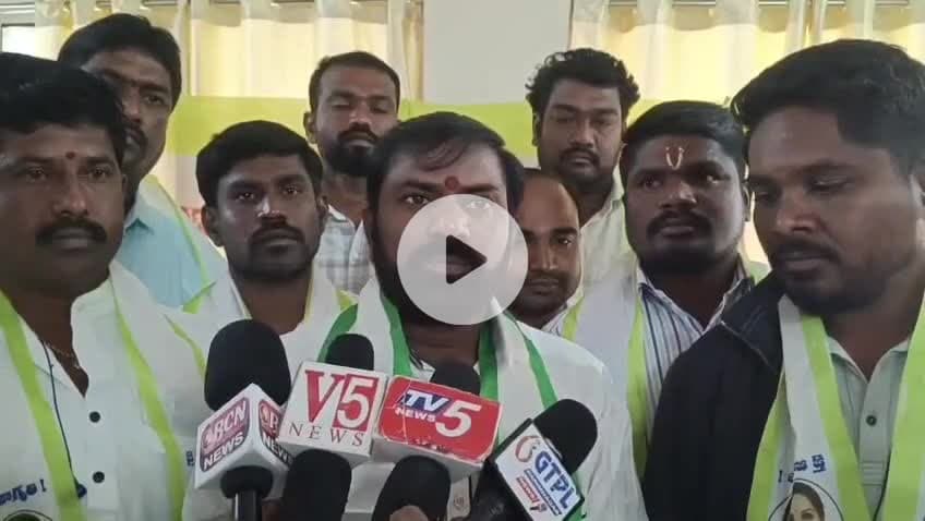 రామడుగు: రాష్ట్రంలో పాలకపక్షం ప్రతిపక్షం కలిసి ప్రజలకు రావాల్సిన హక్కులను కాల రాస్తున్నారు : జాగృతి జిల్లా అధ్యక్షుడు హరిప్రసాద్