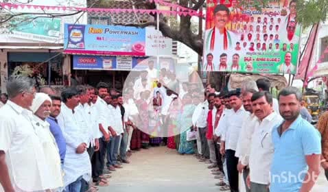 తిమ్మాజిపేట: తిమ్మాజిపేటలో నాగర్ కర్నూల్ ఎమ్మెల్యే రాజేష్ రెడ్డి చిత్రపటానికి పాలాభిషేకం