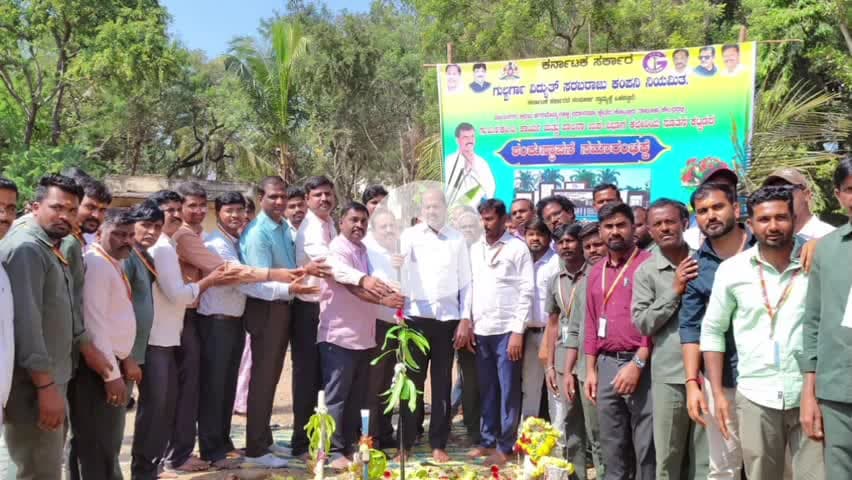 ಕೊಟ್ಟೂರು: ಜೆಸ್ಕಾಂ ಕಾರ್ಯ ಮತ್ತು ಪಾಲನಾ ಉಪ ವಿಭಾಗ ಕಚೇರಿಯ,ನೂತನ ಕಟ್ಟಡದ ನಿರ್ಮಾಣಕ್ಕೆ ಭೂಮಿ ಪೂಜೆ ನೆರವೇರಿಸಿ ಚಾಲನೆ ನೀಡಿದ;ಶಾಸಕ ನೇಮಿರಾಜ್ ನಾಯ್ಕ್
