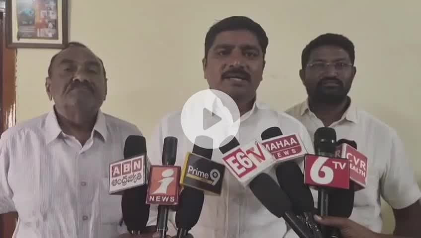 హుజూర్ నగర్: హుజూర్నగర్ మున్సిపాలిటీలో ఓటర్ల జాబితాలో అక్రమాలపై నిరసన