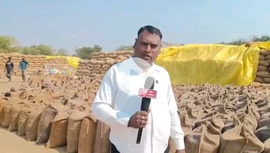 खैरा धान खरीदी केंद्र में किसनेों से मानक मात्रा से अधिक धान खरीदा जा रहा था जिसकी शिकायत पर जांच दल द्वारा की गई कार्य