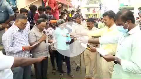 கே.வி.குப்பம்: மாட்டுப் பொங்கலை முன்னிட்டு பனமடங்கி கிராமத்தில் எருது விடும் திருவிழா வெகு விமர்சையாக நடைபெற்றது