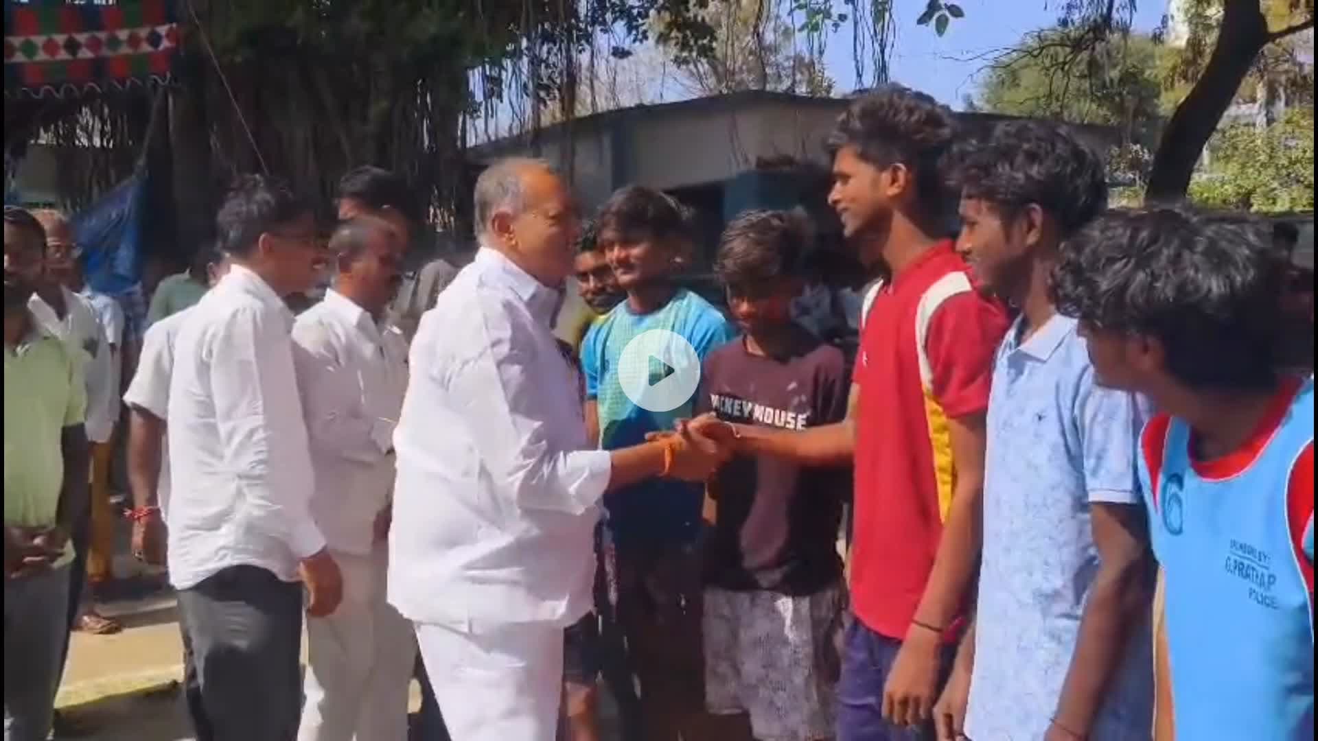 మొగుళ్లపల్లి: క్రీడలతో ఐక్యత పెంపొందుతుంది : మాజీ ఎమ్మెల్యే గండ్ర వెంకటరమణారెడ్డి