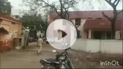 उमरखेड: शहरातील नाग चौकात पोलिसांवर हल्ला,आरोपीविरुद्ध उमरखेड पोलिसात गुन्हे दाखल