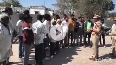 గంగాధర: గంగాధర మండల కేంద్రంలో రోడ్డు సేఫ్టీ పై స్థానికులకు అవగాహన కల్పించిన గంగాధర ఎస్ఐ వంశీకృష్ణ