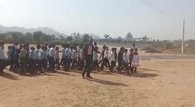 नागौर: ग्राम बाड़ी घाटी, भेरुन्दा मे #कृषक_सेवा_संस्थान के द्वारा #जल_जीवन_मिशन की जागरुकता हेतु #स्कूल_रैली का आयोजन।