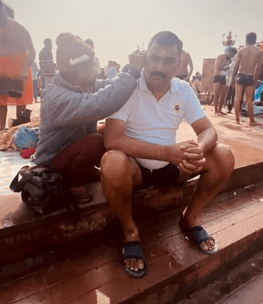 गंगा सन्न के बाद 
डॉक्टर कान सफ़ाई स्पेशलिस्ट से साफ़ कराते 
#हरहरगंगे