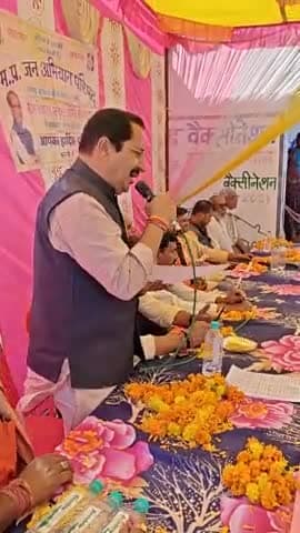 बंडा: बहरोल मंडल के ग्राम रिछई में विकास यात्रा में शामिल होकर ग्राम के सभी लोगों की समस्याओं का निराकरण करवाया।
#विकास_यात्रा