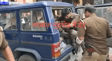 धूमनगंज #प्रयागराज में अरबाज नाम का बदमाश पुलिस मुठभेड़ में मारा गया।
पूर्व विधायक राजू पाल की हत्या के के चश्मदीद गवाह #उमेश_पाल और उसके गनर की हत्या का मामला।