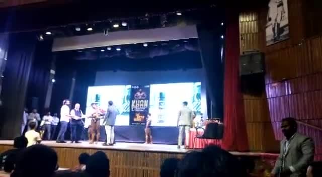 इस मियां भाई को क्यों दी जा रही है बधाई?
#muslim #bodybuilder #mewat #junaidnasir #ghatmeeka #shamsulqamar #harkhabaraa