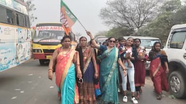 प्रदेश की कांग्रेस सरकार के  कुनीतियों, भ्रष्टाचार, स्वेच्छाचारिता एवं मोर आवास- मोर अधिकार सहित विभिन्न मांगों को लेकर आम जनता और महिला मोर्चा की बहनों कार्यकर्ताओं के साथ विधानसभा घेराव में शामिल हुईं ।
#Mor_Awas_Mor_Adhikar
#मोर_आवास_मोर