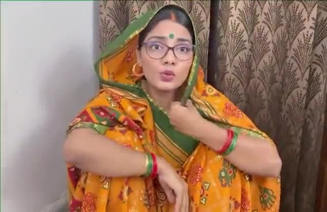 #नेहा सिंह राठौर ने महागठबंधन के जंगल राज पर और चाचा भतीजा को कोसते नजर आ रही है जिससे देख लोगों का कहना है की सच कह रही