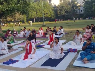 राजौरी गार्डन: C3 जनकपुरी पार्क में योगा के प्रति लोग दिखे जागरूक #uday bharat news