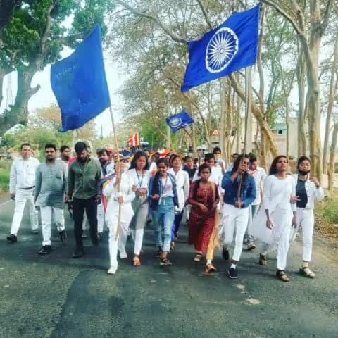 कल संविधान निर्माता 'भारत रत्न' बाबा साहेब डॉ• भीमराव अंबेडकर जी की जयंती के अवसर पर  पद यात्रा  में शामिल हुआ।।
#जय_भीम_जय_भारत 
 
                            जितेन्द्र यादव