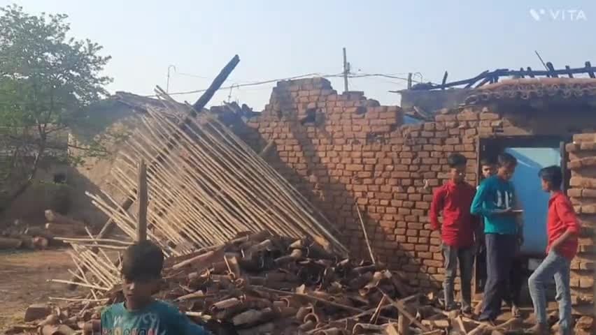 लातेहार: नावागढ़ गाँव में शॉर्ट सर्किट से लगी आग, लाखों रुपये का हुआ नुकसान#DCLATEHAR#CM JHARKHAND#firerescue #jmmjharkhand
