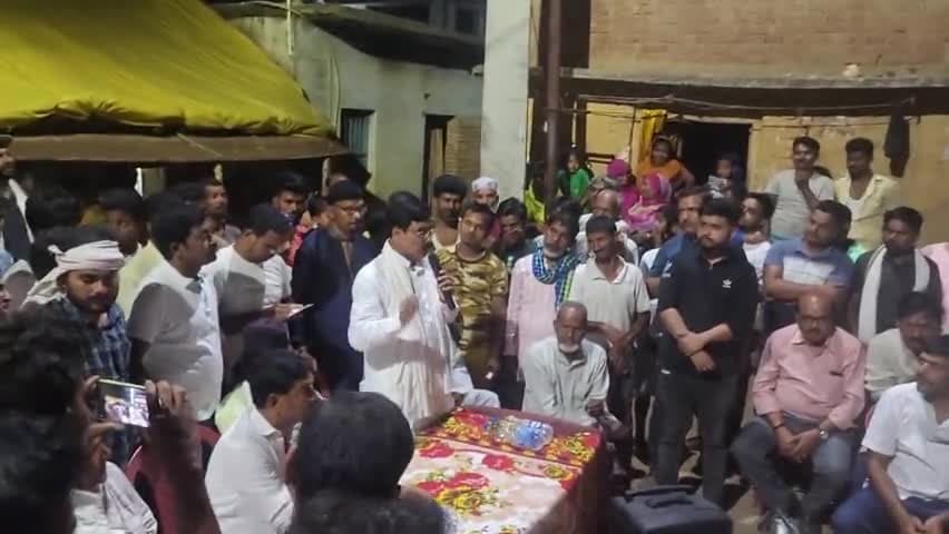मेरे समर्थन में उमड़े जनसैलाब की अद्भुत,अविश्वसनीय अकल्पनीय और अकल्पनीय तस्वीरें, मसुरिया गांव में महा जनसम्पर्क के दौरान!!
#सभापति #मुख्य_पार्षद #बांका #संतोषसिंह #नगरपारिषद #चुनाव #उम्मीदवार #Banka #Vote4Santoshsingh #कबूतर_छाप #कबूतर