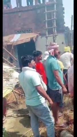 कैमूर रामगढ के #बड़ौरा गांव मे लगी भीषण #आग।
#Kaimur_Baraura
