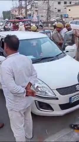 गोरखपुर : यातायात पुलिस द्वारा काली फिल्म लगाए चार पहिया वाहनों के विरुद्ध चलाया सघन चेकिंग अभियान..#trafficrule
