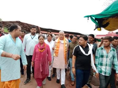आज #रणथम्भोर (सवाईमाधोपुर) की सबसे बड़ी सियाशी फोटो! पूर्व मुख्यमंत्री वसुंधरा राजे और सांसद डॉ किरोड़ीलाल मीणा पहुंचे #त्रिनेत्र_गणेश_जी के दर्शन करने! सावन के सोमवार को त्रिनेत्र गणेश जी से मांगी प्रदेशवासियो के लिए अमन और चैन की दुआ!