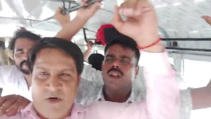 लखनऊ में #मंहगाई पर आयोजित प्रदर्शन के दौरान आम आदमी पार्टी यूथ विंग के कार्यकर्ताओं को गिरफ्तार किया गया ।