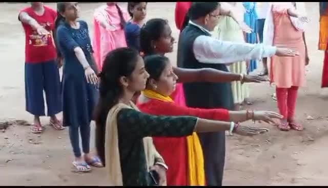 कस्तूरबा गाँधी आवासीय विद्यालय पिरतांड, GIRIDIH के छात्राओं ने लिया बाल विवाह न करने का संकल्प.
संस्था सचिव ने दिलाया शपथ.
#ChildMarriageFreeIndia
#balvivahseazadi
#stopchildtrafficking