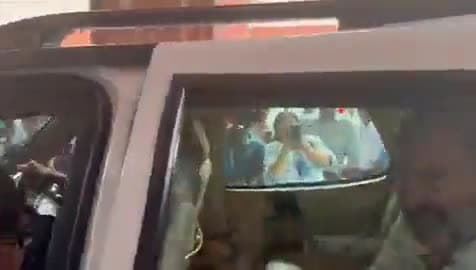 सवालों की आँधी @rahulgandhi

#Rahul_is_Back 
#parliamentneedsrahul