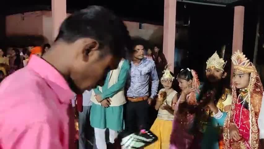 महासमुंद विधानसभा क्षेत्र के ग्राम लाफिंग कला में कृष्णा जन्म उत्सव मटकी फोड़ कार्यक्रम शामिल हुआ 

#आप_मन_के_संगवारी 
#अशवंत_तुषार_साहू #हम_तैयार_है_जितबो_महासमुंद_विधानसभा #विधायक_प