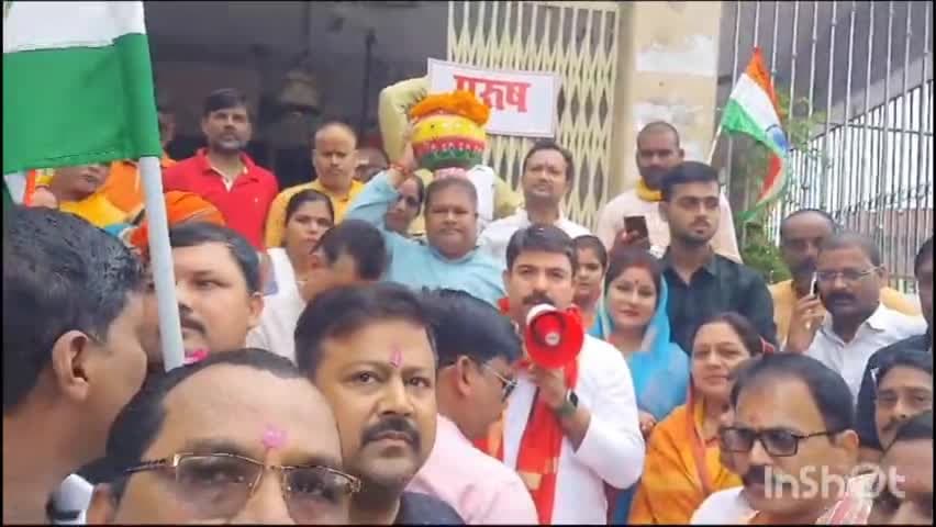 #मेरी_माटी_मेरा_देश अभियान के तहत #सोमनाथ नगर में घरों से चुटकी भर मिट्टी/चावल #एकत्रित किया।
#MeriMaatiMeraDesh