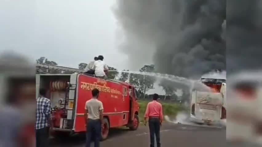 चौरई की बायपास रोड में चलती हुई बस में लगी अचानक आग 🔥😱 #chourai #480115 #bus