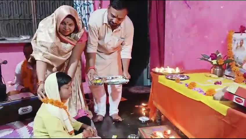 दिनांक 11 सितंबर दिन सोमवार को गायत्री परिवार शाखा अमानगंज द्वारा पुत्र पृथ्वीराज का #जन्मदिवस संस्कार के शुभ अवसर पर निज निवास मे बेटे के जन्मदिवस गायत्री दीपयज्ञ कार्यक्रम द्वारा संपन्न हुआ! जिसमें गायत्री परिवार के समस्त सदस्य गण एवं परि