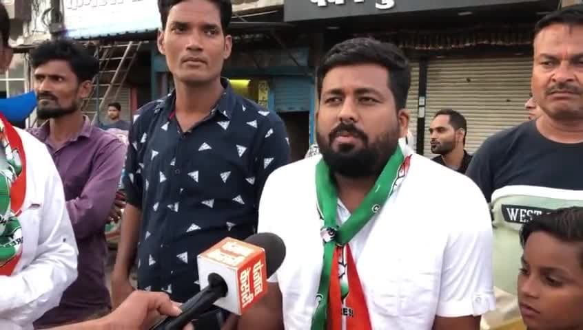हमारा 2022 का बेरोजगारी पर दिया गया वक्तव्य आज भी स्थिति वही है 

न चोर हूं न चौकीदार हूं,
साहब मैं तो बेरोजगार हूं ।

#राष्ट्रीय_बेरोजगार_दिवस