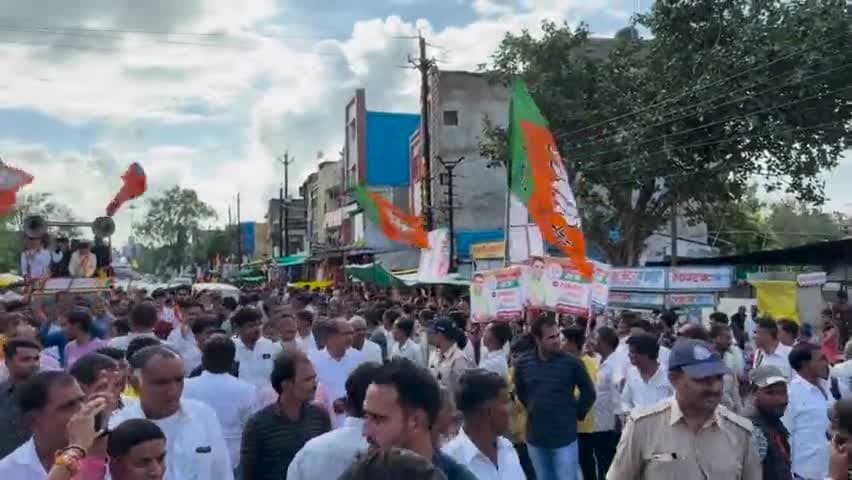 भाजपा मध्य प्रदेश जन आशीर्वाद यात्रा रोड शो एवं बाईक रॅली | बेटमा, इंदौर
#BJPKiJanAashirvadYatra #Maharashtra #Madhyapradesh  #Indore #RoadShow #BJP4Madhyapradesh #DevendraFadnavis