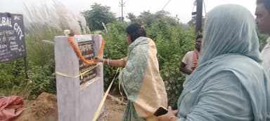 #सिंदरी_विधानसभा अन्तर्गत गोविंदपुर प्रखण्ड के गहीरा मोड़ जी टी रोड से श्मशान घाट जाने के लिए सिद्धो कान्हो पथ का उद्घाटन आज दिनांक 24 अगस्त 2023 को #जिला_परिषद_सदस्य सह झामुमो नेत्री #श्रीमती_लक्ष्मी_मुर्मू ने किया।sath me subul das ji,