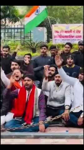 चाहे होंगी ठोकरें हजार, मैं संभलता रहूंगा
गिरूंगा उठूंगा पर निरंतर चलता रहूंगा।
#छात्रसंघ_बहाल_करो