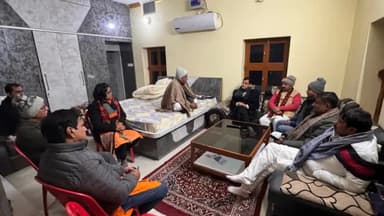आज #राष्ट्रीय_स्वयंसेवक_संघ के सह क्षेत्र प्रचारक श्री राम कुमार जी के पूज्य माताजी के निधन के उपरांत जिज्ञासा व्यक्त करने उनके गांव समस्तीपुर कजिया पहुंचे।
इस अवसर पर केंद्रीय गृह राज्य मंत्री श्री Nityanand Rai जी भी पहुंच कर शोक व्यक्त।