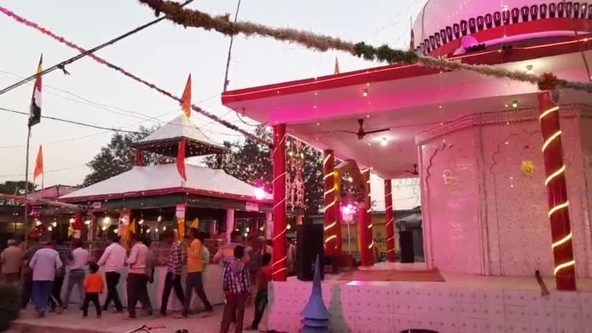 बिंदकी: देवमई  - #मुसाफा गांव स्थित #श्रीबूढ़ेनाथ स्वामी मंदिर में विशाल रुद्र महायज्ञ में अरणी मंथन से अग्नि प्रकट,परिक्रमा शुरू