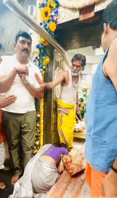 महा शिवरात्रि के पावन पर्व पर महाकाल महादेव के दर्शन किया ओर उनका आशीर्वाद वाना रहे ￼
#उज्जैन 
#जयमहाकाल