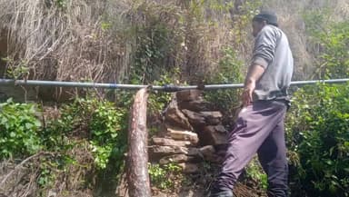 मंच: 6 दिनों से पानी नहीं आने से तल्लादेश क्षेत्र के हरम गांव के लोग परेशान