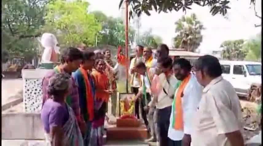 సాటిలైట్ సిటీలో ఘనంగా బిజెపి ఆవిర్భావ దినోత్సవం వేడుకలు.. పార్టీ జెండాను ఆవిష్కరించిన బిజెపి శ్రేణులు