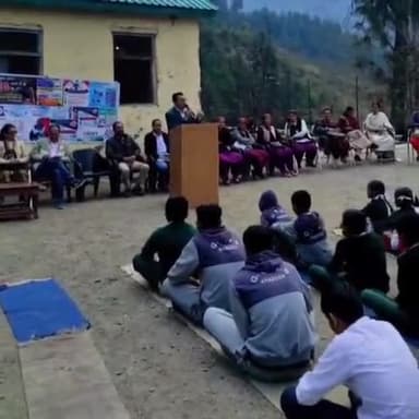देहा: राजकीय वरिष्ठ माध्यमिक पाठशाला खद्दर में छात्रों को समझाया वोट का महत्व, स्वीप कार्यक्रम के अंतर्गत दी गई जानकारी