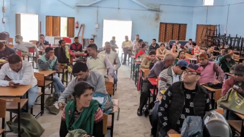 प्रतापनगर: प्रतापनगर विधानसभा के चिन्हित 74 वेब कास्टिंग मतदेय स्थलों में तैनात 61 कार्मिकों रा.इ.का लम्बगांव में दिया प्रशिक्षण