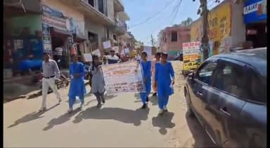 बौंद कलां: गांव सांजरवास में स्कूली बच्चों द्वारा निकाली गई मतदाता जागरूकता रैली, ग्रामीणों को मतदान के प्रति किया जागरूक