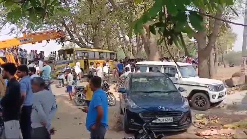 हरियाणा के महेंद्रगढ़ में एक स्कूली बस के दुर्घटना होने से लगभग सात बच्चों की मौत तथा कई घायल #haryanaboard #criminal