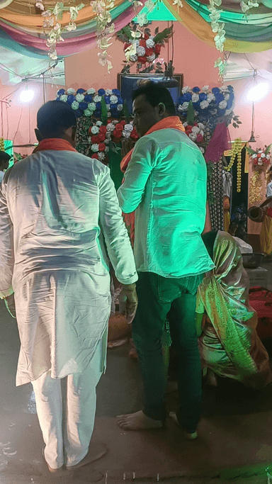 #हरिनाम_संकीर्तन 
जुगसलाई विधानसभा क्षेत्र के जमशेदपुर प्रखंड अंतर्गत #महतोडीह गाँव में चल रहे हरिनाम संकीर्तन में मुख्य अतिथि रूप में विमल बैठा शामिल होकर क्षेत्र के सुख,समृद्धि और शांति का कामना किया।