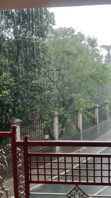 रांची अपने पुराने चीर-परिचित तेवर में -- बैसाख के महीने में अलमस्त बारिस......🌥️⛈️☔🌝

#रांची #ranchi #rain #बारिस #मौसम #whethear